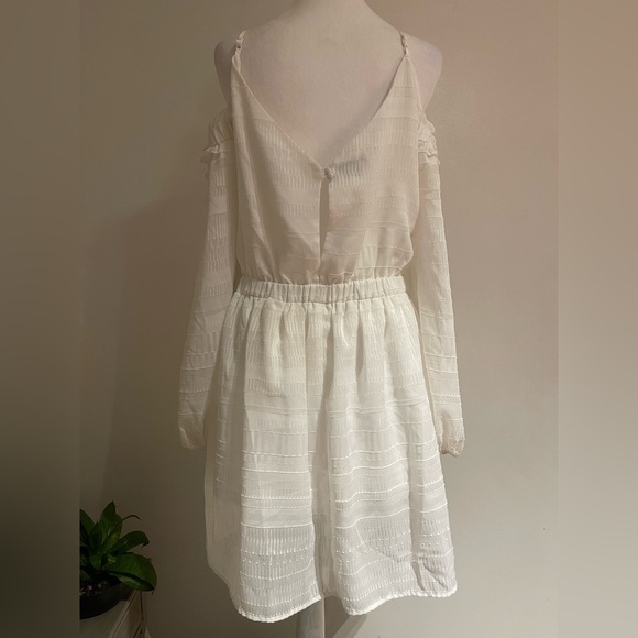Bebe White Cold Shoulder Midi Dress – Fairy Flowy, Boho Prairie, Textured XL - Picture 6 of 7